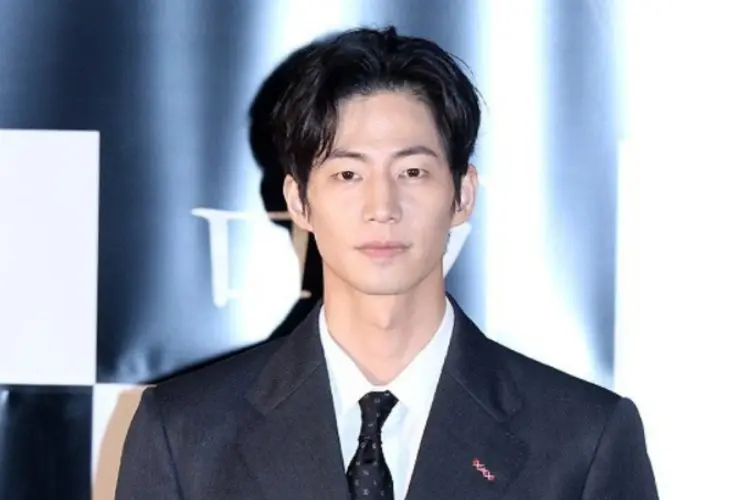 Orang Dalam Industri Hiburan Korea Terkejut dengan Kabar Meninggalnya Song Jae Rim yang Tiba-tiba