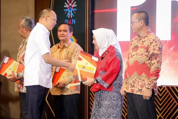 Pj Wali Kota Bandung Ucapkan Terima Kasih Atas Dedikasi 252 PNS Purna Bhakti