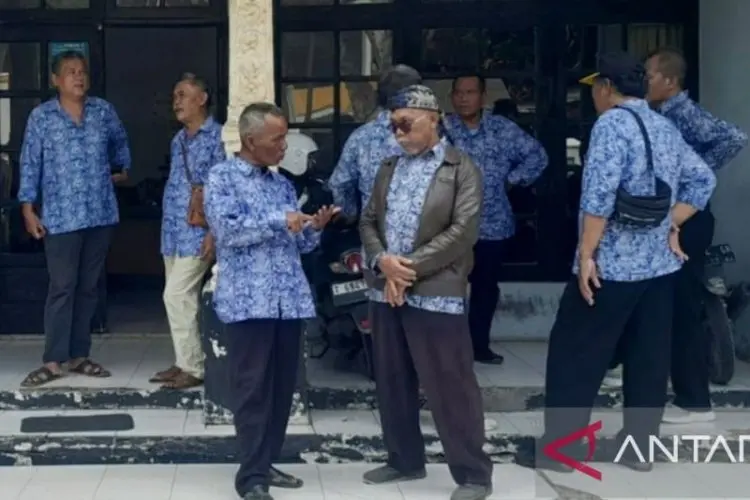 Pensiunan PNS Karawang Tagih Uang Kadedeuh ke Korpri