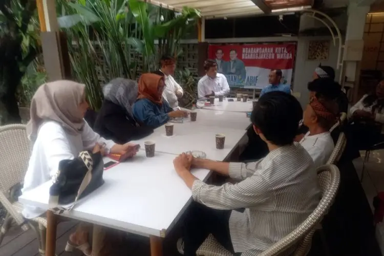 Relawan Prabowo Mania Ajak Warga Ngadandanan Kota Bandung bersama Dandan-Arif
