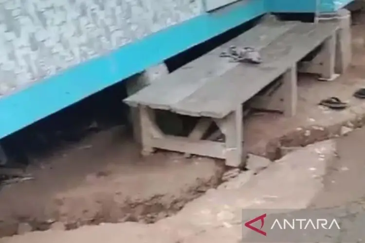 Pergerakan Tanah di Cianjur, 10 Kepala Keluarga Dievakuasi