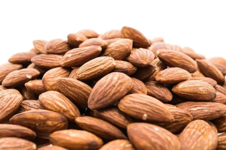 Kacang Almond: Camilan Super yang Menjaga Kesehatan Anda dengan 8 Manfaat Ini