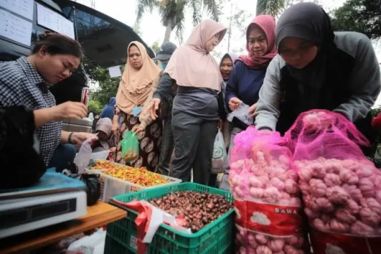 38 Ton Sembako Digelontorkan di 6 Wilayah, Pemprov Jabar Gelar Pasar Murah