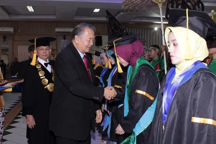 Universitas Langlangbuana Gelar Wisuda Gelombang I : Momentum Prestasi 464 Lulusan