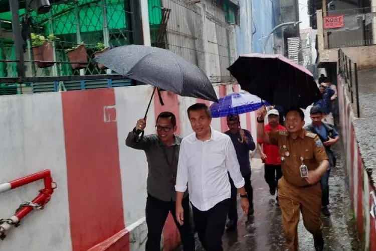 Tinjau TPS 25 Kelurahan Sukabungah Kota Bandung, Bey Machmudin Imbau Masyarakat Gunakan Hak Pilih Pagi Hari