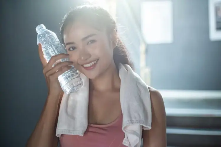 10 Minuman yang Menjaga Kulit Tetap Sehat dan Terhidrasi Sepanjang Hari
