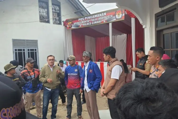 Dugaan Money Politics oleh Paslon Nomor Urut 2, Buruh di KBB Geruduk Kantor Bawaslu KBB