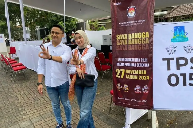Datang ke TPS 015 Didampingi Isti, Hengki Kurniawan Berharap Pilkada Berjalan Lancar