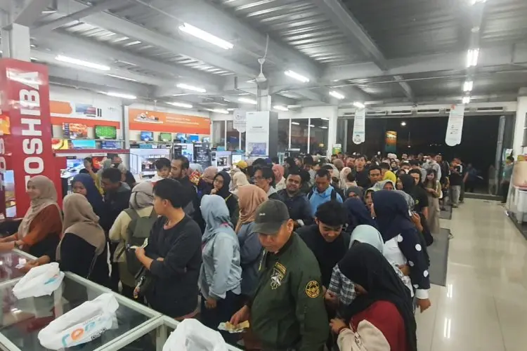 Gegara Harga Barang Elektronik Dijual Rp 25 Ribu, Ratusan Warga Serbu Log In Megastore Cimindi