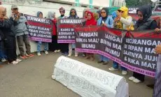 Tuntut Keadilan Pilkada, Ratusan Warga Geruduk Sekreariat Bawaslu Kabupaten Bandung