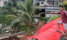 Longsor di Kertamaya, Warga Berhasil Evakuasi Pekerja Bangunan yang Tertimbun