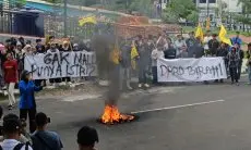 PMII Bawa Poster "DPRD Birahi" Sikapi Dugaan Pelecehan Seksual Oleh Oknum Anggota DPRD Kabupaten Cirebon