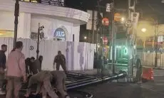 Reklame Ilegal di Jalan Braga, Dibongkar Satpol PP