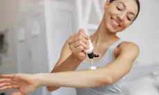Rekomendasi Body Lotion Cocok Dipakai di Musim Hujan agar Kulit Lembab