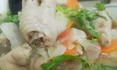 Cocok Disantap di Akhir Pekan: Sup Ceker Ayam, Hidangan Istimewa yang Kaya Manfaat