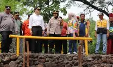 Pj Bupati Cirebon Tinjau Perbaikan Jalan dan Jembatan di Kecamatan Sedong 
