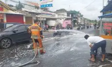 Lakukan Identifikasi, DLH KBB Pastikan Cairan Kimia Berbahaya yang Membanjiri Jalan Raya Padalarang-Purwakarta Itu Soda Api