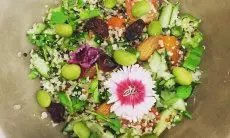 Resep Spesial: Salad Quinoa, Salad Segar dan Mengeyangkan untuk Rayakan Momen Istimewa Bersama Keluarga