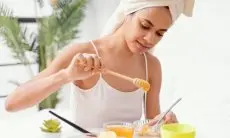3 Masker Rambut Madu yang Mudah Dibuat, Hasilnya Menakjubkan!