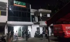 Kantor Redaksi Harian PAKAR Dibakar OTK