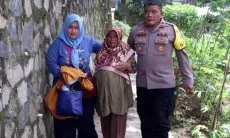 Polsek Ibun Fasilitasi Warga yang Kesulitan Transportasi untuk Cuci Darah