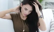 5 Penyebab Utama Rambut Rontok yang Sering Diabaikan