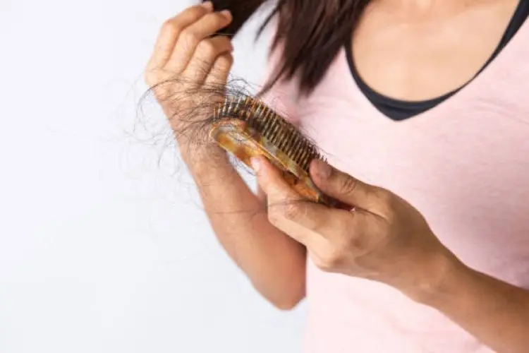 Tips Efektif Mengurangi Rambut Rontok dan Memperkuat Akar Rambut