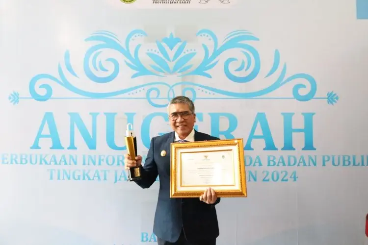 Pemkot Cimahi Raih Predikat Informatif pada Anugerah Keterbukaan Informasi Publik 2024
