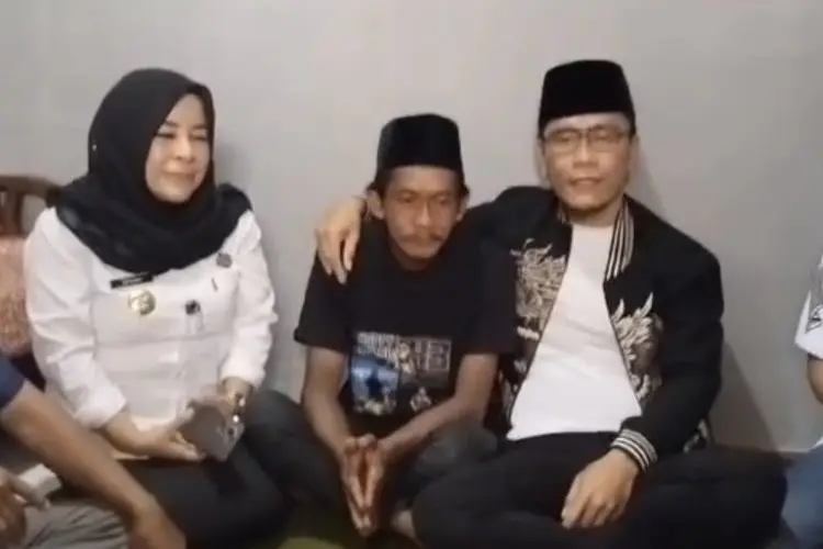 Gus Miftah Datangi Penjual Es Teh Usai Video Olok-oloknya Viral, Gestur Merangkul Jadi Sorotan Netizen