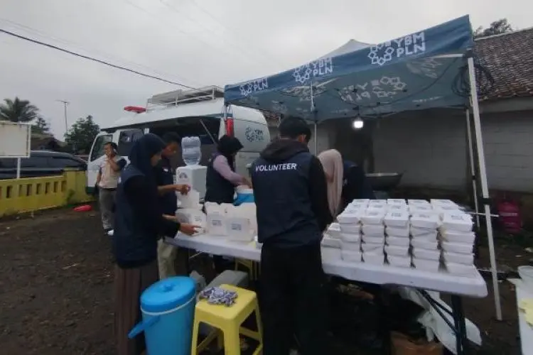 PLN UID Jabar Salurkan Bantuan untuk Korban Banjir di Sukabumi