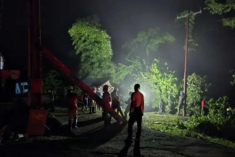 PLN Pulihkan 100% Kelistrikan di Cianjur Pasca Bencana Tanah Longsor dan Banjir