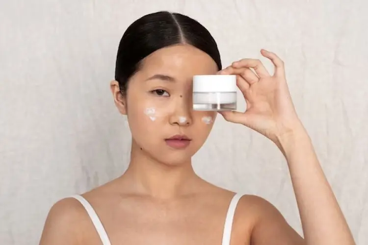 The Derma Co vs Minimalist: Mana Pelembap Terbaik untuk Kulit Berminyak?