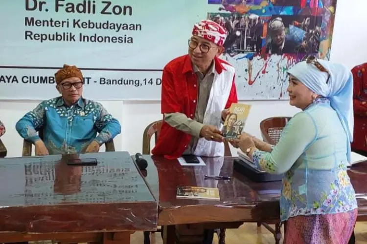 Apresiasi Fadli Zon, Ini Harapan Pemilik Rumah Budaya HMA Megamendung Usai Serahkan Buku Untaian Kata untuk Dewi Sartika