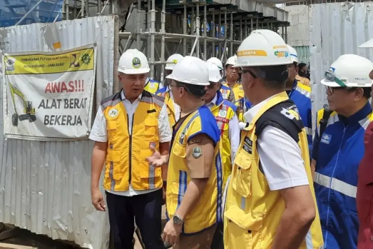 Tinjau Flyover Nurtanio, Bey Machmudin Minta Maaf Pembangunan Sebabkan Kemacetan