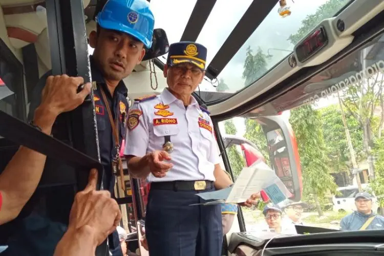 Dishub dan Polres Bogor Cek Kelayakan Bus dan Kesehatan Sopir
