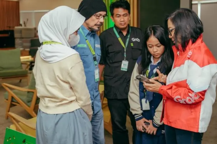 Tutup Tahun 2024, Grab Salurkan 1 Juta Dolar Apresiasi Dana Abadi untuk 33.000 Pelaku Sektor Transportasi dan Pelaku UMKM