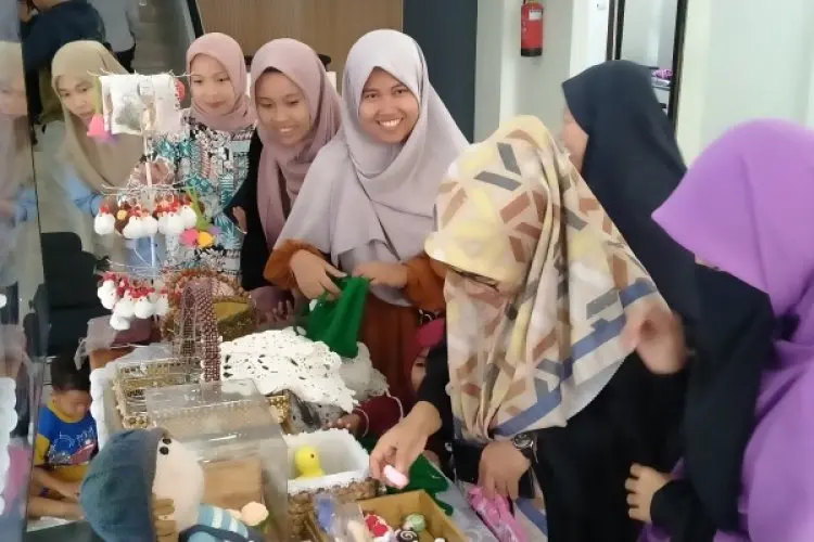 Kerajinan Rajut Hasil Karya Ibu-ibu Penghuni Rusunawa Apartemen Transit Rancaekek Bantu Ekonomi Keluarga