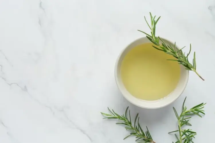 Rahasia Rambut Lebat, Manfaat dan Cara Membuat Air Rosemary di Rumah