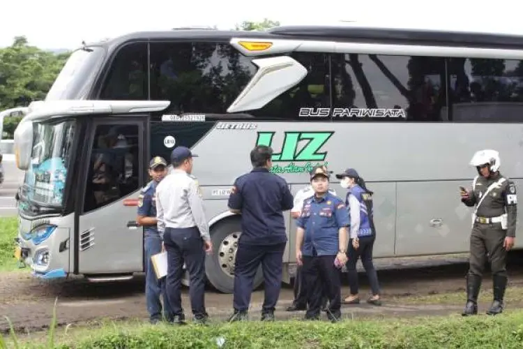 Bus yang Menuju Kawasan Puncak Dipastikan Layak Beroperasi