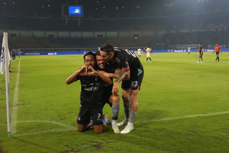 Bobol Gawang Persita, Beckham Lakukan Selebrasi Cinta Untuk Ibu