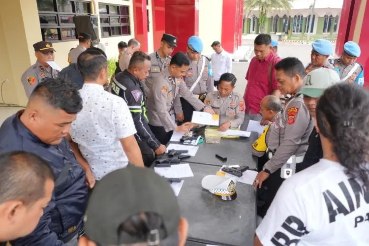 Pastikan dalam Kondisi Layak, Puluhan Senjata Api Milik Polisi di Bandung Diperiksa