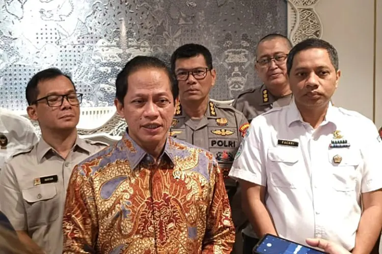 Menteri Hanif Faisol Nurofiq Optimis dapat Menekan Angka Karhutla