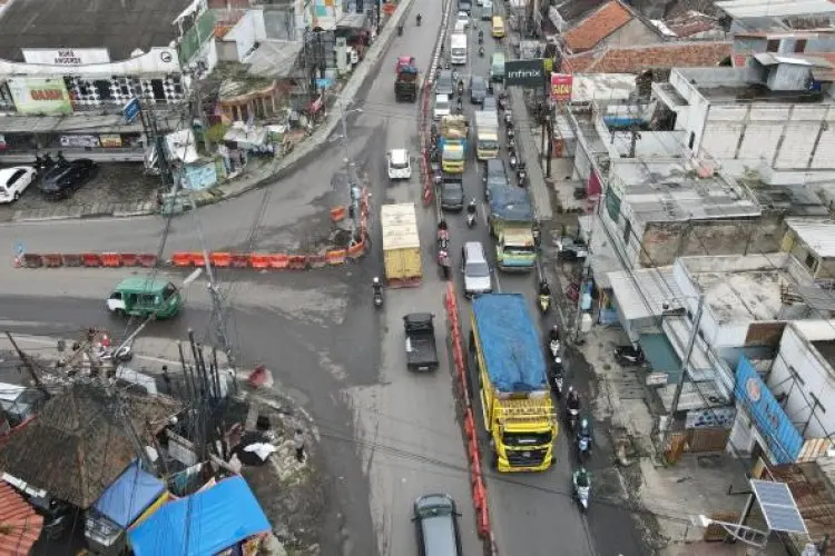 Meski Water Barrier Dibongkar, Volume Kendaraan di Kawasan Simpang Tagog Padalarang Tetap Meningkat