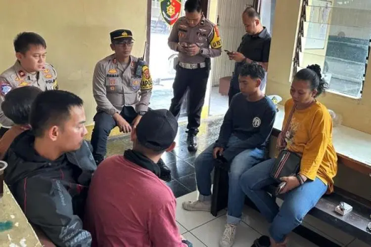 Diduga Dikejar Debt Collector, Pengendara Mobil Terios di Bogor Tabrak Motor dan Kabur
