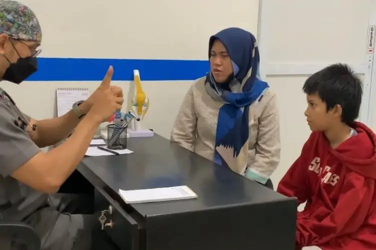 Mengabdi Untuk Masyarakat, Dokter Riyadhi Rutin Gelar Pengobatan Gratis