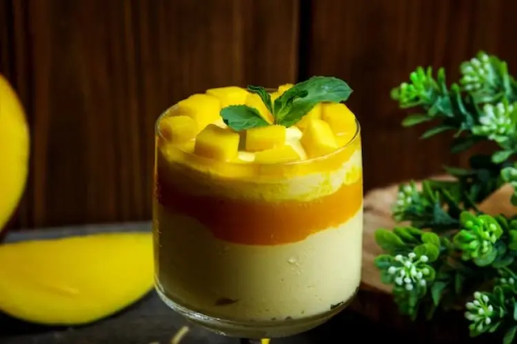 Coba Smoothie Bowl Mangga dan Pisang untuk Sarapan yang Lebih Menyenangkan
