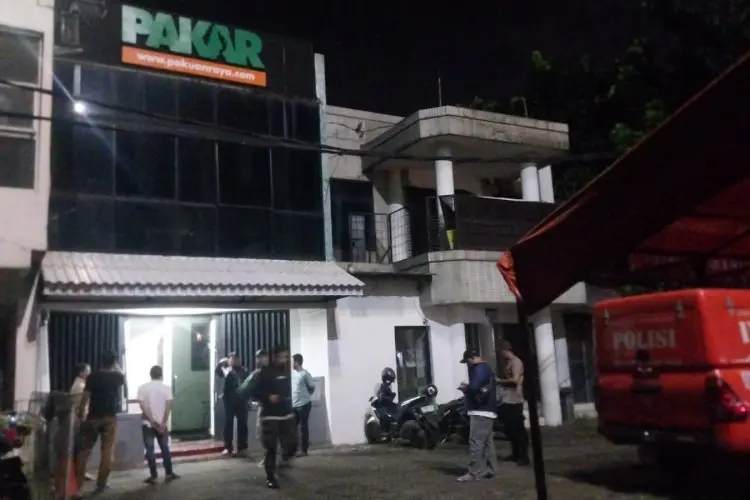 Kantor Redaksi Harian PAKAR Dibakar OTK