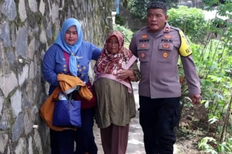 Polsek Ibun Fasilitasi Warga yang Kesulitan Transportasi untuk Cuci Darah