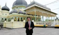 Ke Sulawesi Selatan, Yusril Ihza Mahendra Terkagum dengan Pesona Rammang-Rammang dan Bantimurung Maros