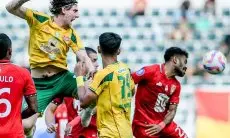 Taktik Cerdas Bungkam Bajul Ijo: Malut United Curi Tiga Poin di Kandang Persebaya Surabaya